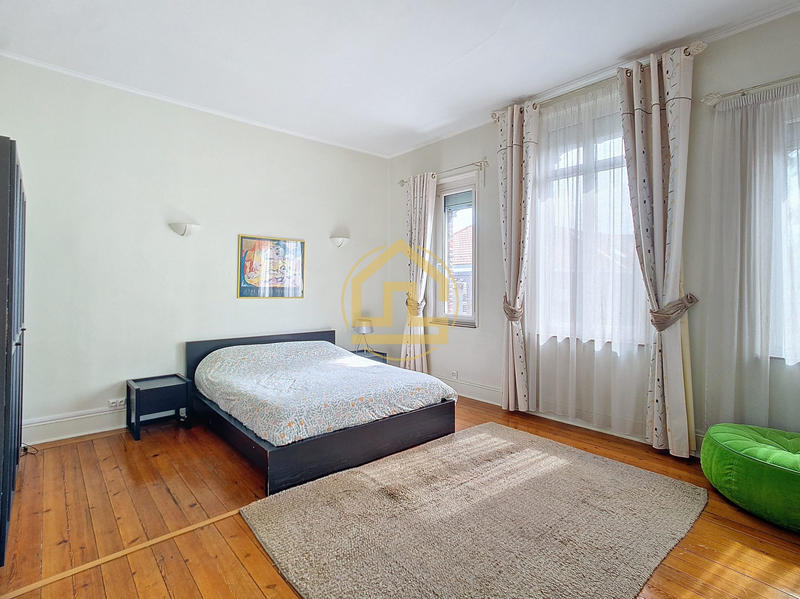 Maison - 292 m² - 9 pièces