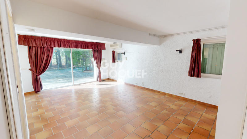 Maison - 305 m² - 10 pièces