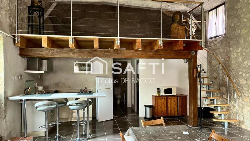 Maison - 385 m² - 10 pièces