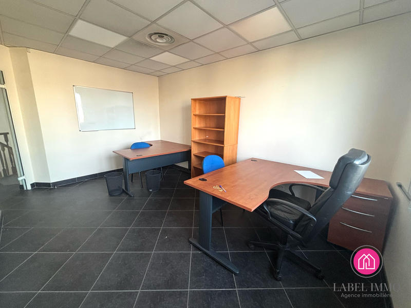 Local commercial - 196 m² - 8 pièces