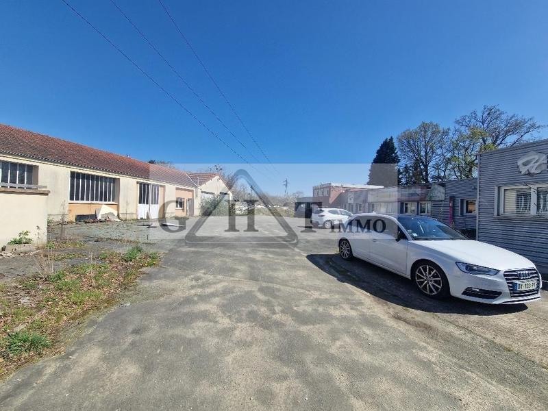 Terrain industriel - 2 600 m²