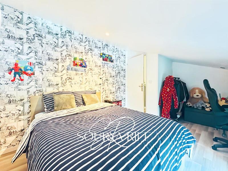 Maison - 200 m² - 7 pièces