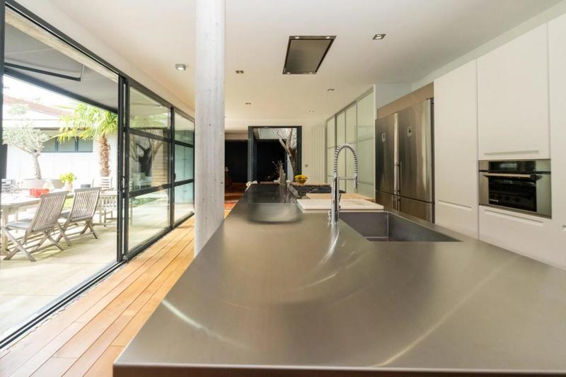 Villa - 297 m² - 8 pièces