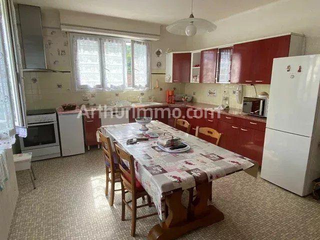 Maison - 230 m² - 6 pièces