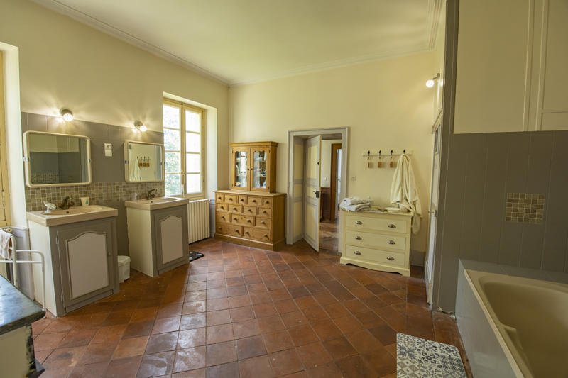 Maison - 826 m² - 19 pièces