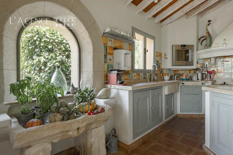 Maison - 280 m² - 8 pièces