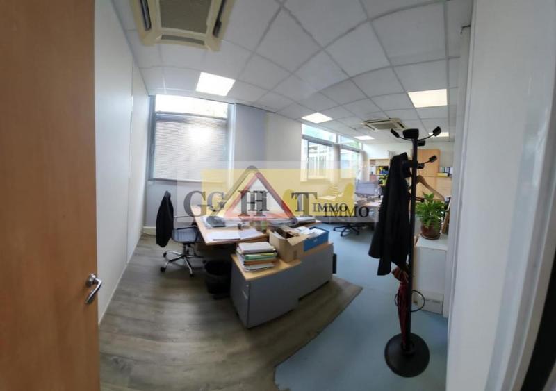 Bureau - 620 m²