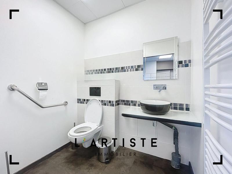 Bureau - 141 m² - 7 pièces