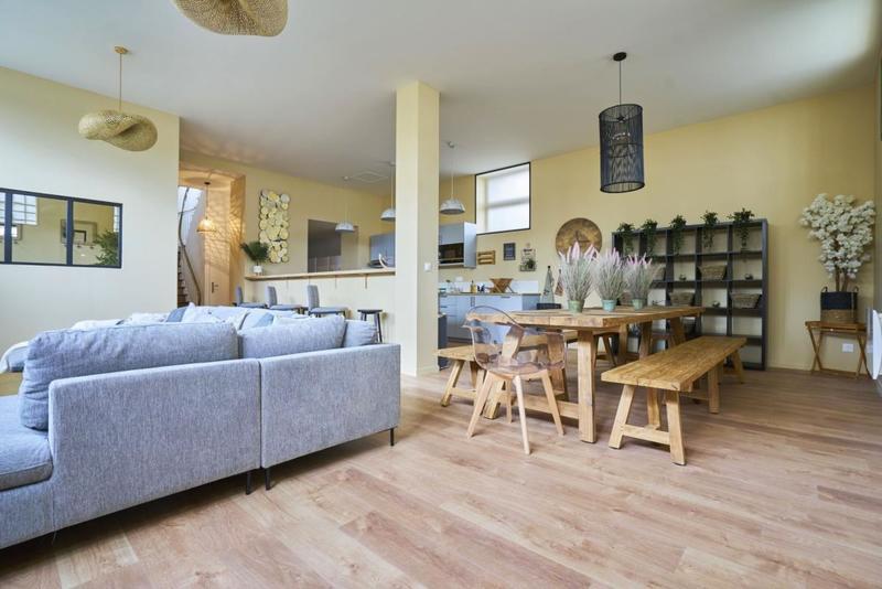 Maison - 274 m² - 12 pièces