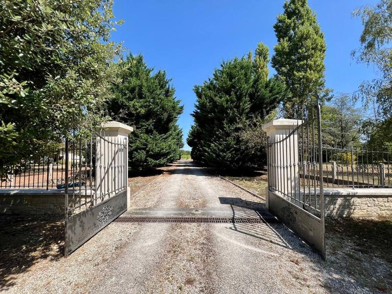 Maison traditionnelle - 308 m² - 10 pièces