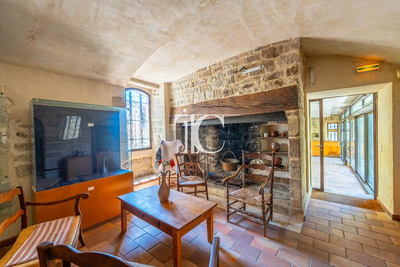 Maison - 225 m² - 9 pièces