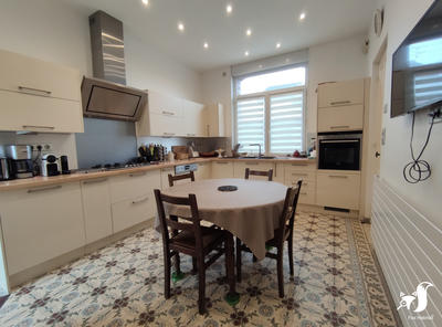 Maison - 212 m² - 9 pièces