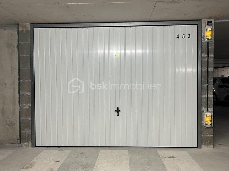 Parking / Garage - 167 m²