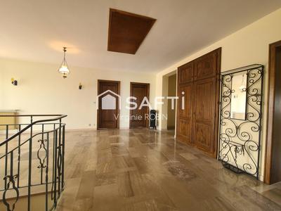 Maison - 297 m² - 9 pièces