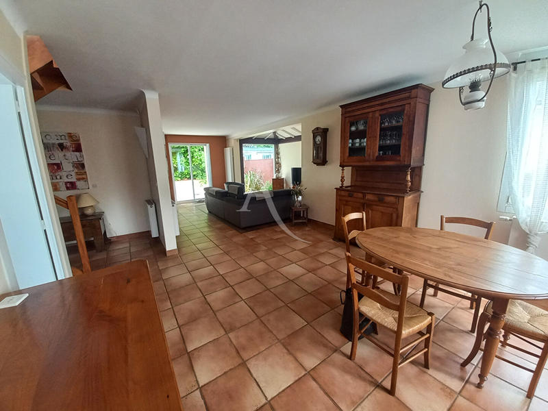 Maison - 111 m² - 5 pièces