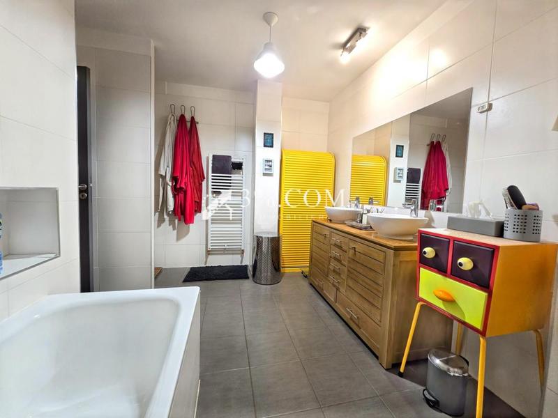 Maison - 231 m² - 6 pièces