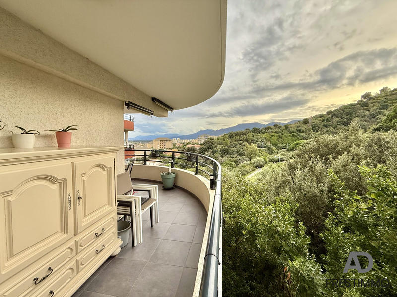 Appartement - 84 m² - 4 pièces