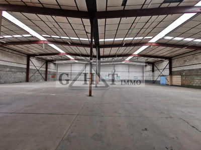 Entrepôt - 1 752 m²
