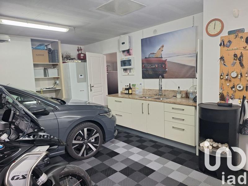 Maison - 250 m² - 8 pièces