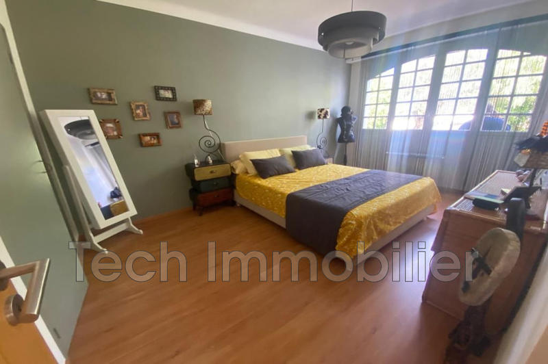 Villa - 306 m² - 8 pièces