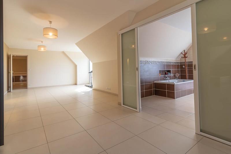 Maison - 295 m² - 9 pièces