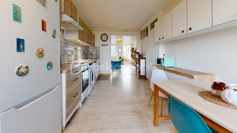 Maison - 218 m² - 9 pièces