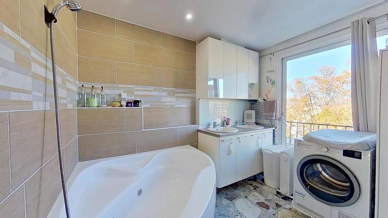 Appartement - 156 m² - 6 pièces