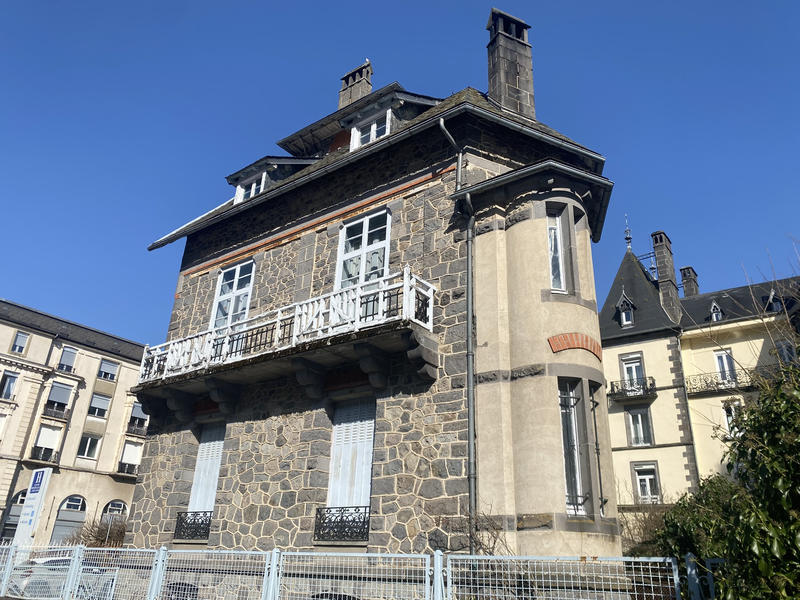 Villa - 200 m² - 12 pièces