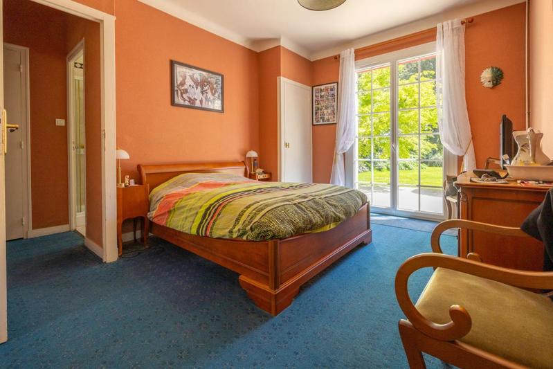 Maison - 230 m² - 6 pièces