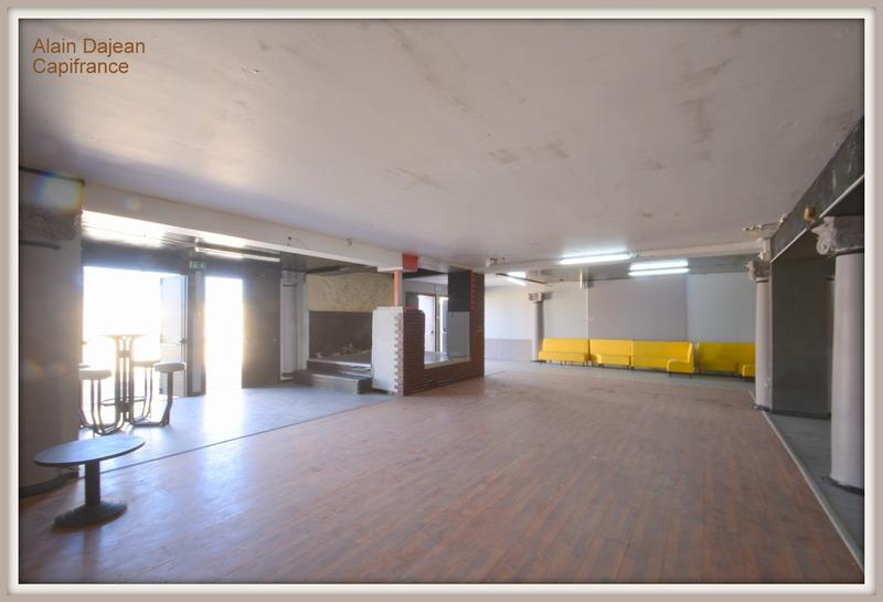 Maison - 300 m² - 1 pièce