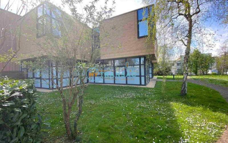 Entrepôt - 2 800 m²