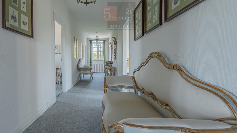 Maison - 430 m² - 12 pièces