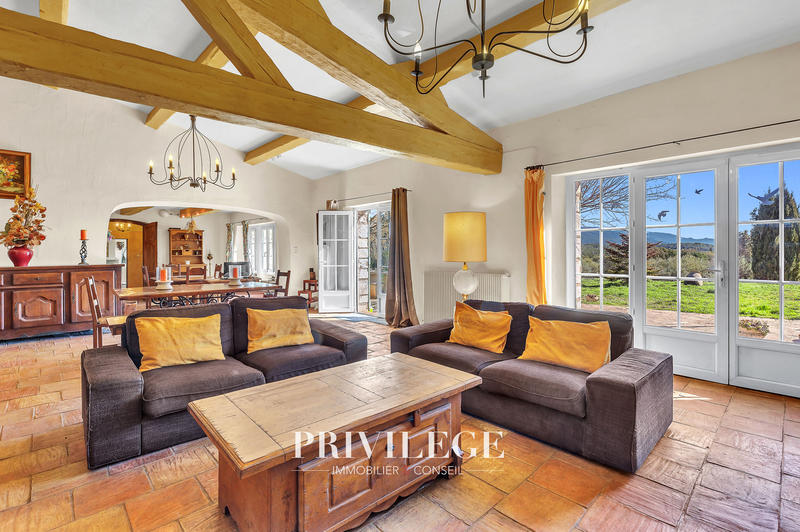 Propriété - 640 m² - 18 pièces