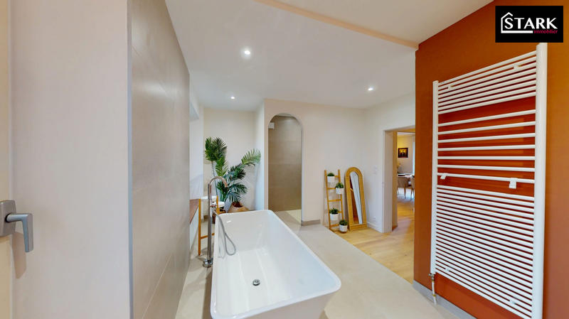 Maison - 263 m² - 9 pièces