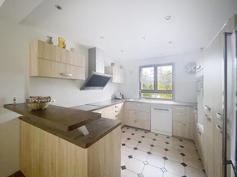 Pavillon - 150 m² - 6 pièces