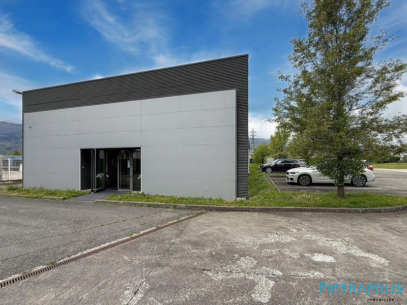 Local d'activités - 533 m²