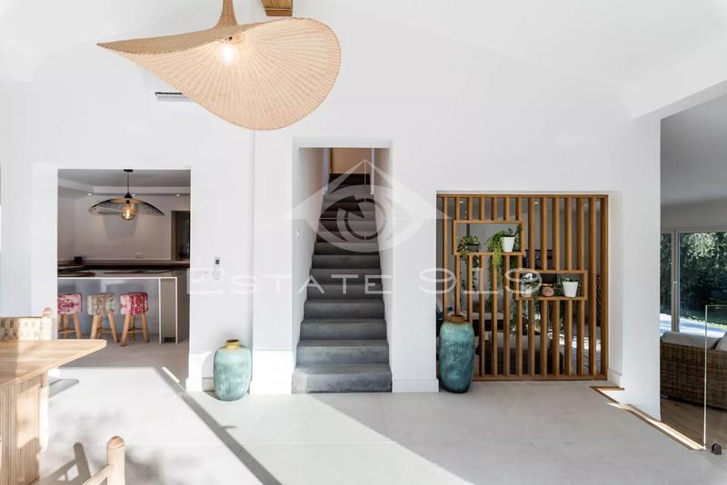 Villa - 225 m² - 6 pièces