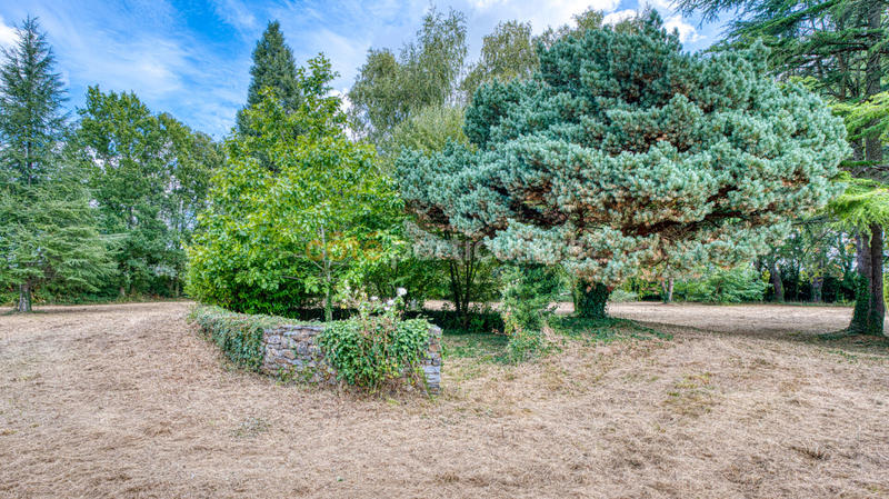 Maison - 275 m² - 9 pièces