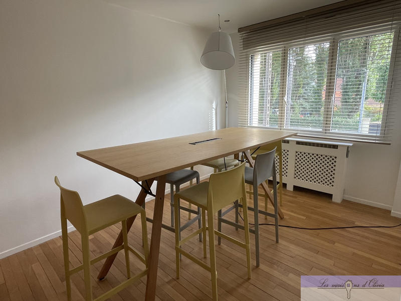 Maison - 230 m² - 9 pièces