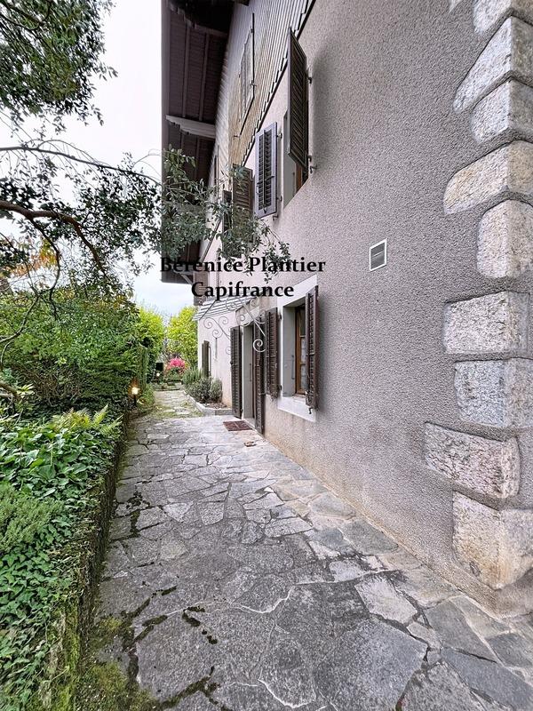 Maison - 246 m² - 7 pièces