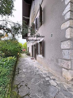 Maison - 246 m² - 7 pièces