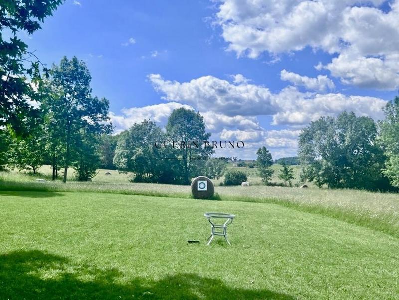 Propriété - 180 m² - 11 pièces