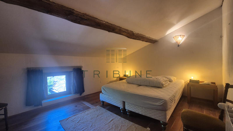 Maison - 330 m² - 13 pièces