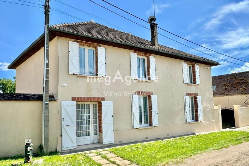Maison - 208 m² - 8 pièces