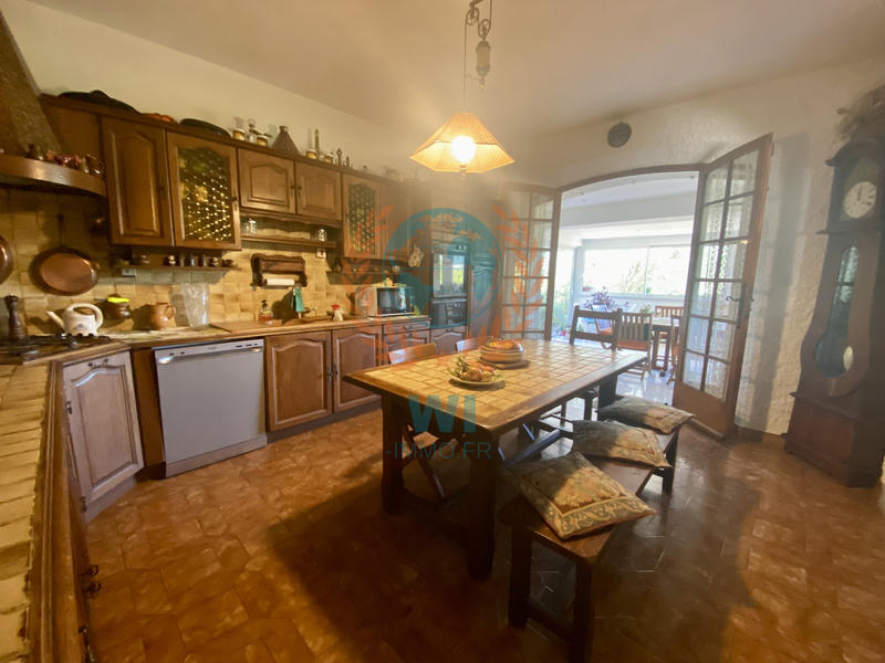 Maison - 420 m² - 17 pièces