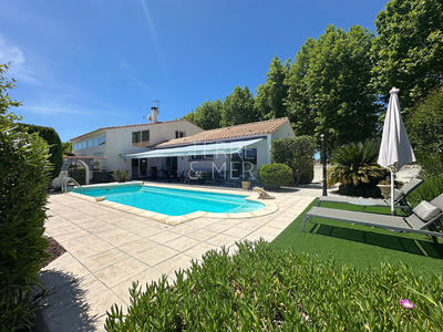 Maison - 250 m² - 6 pièces