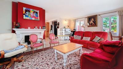 Maison - 215 m² - 7 pièces