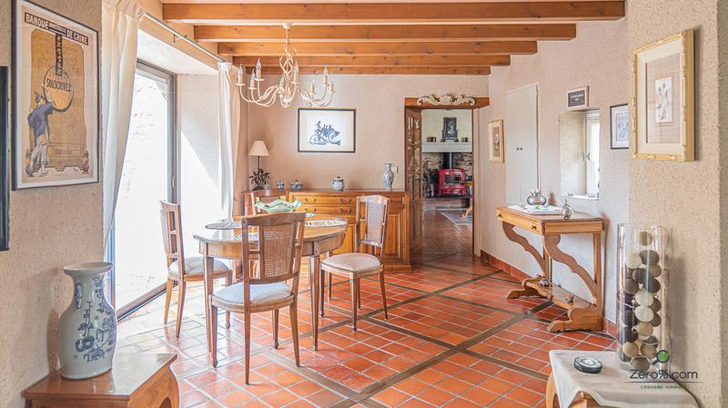 Maison - 320 m² - 9 pièces