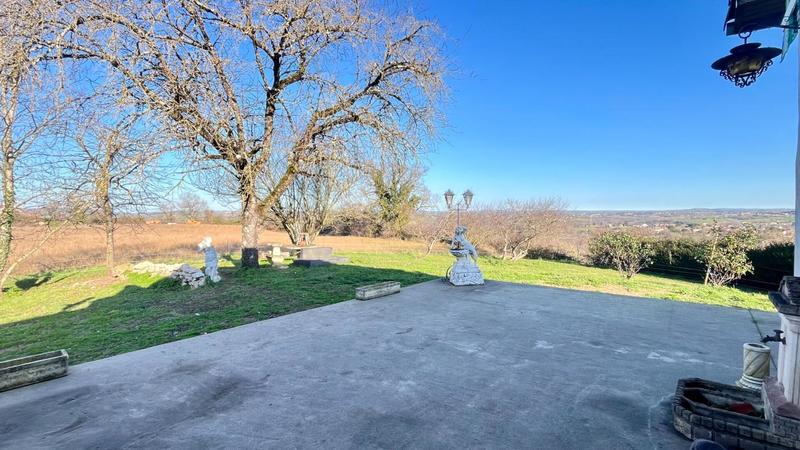 Maison - 215 m² - 6 pièces