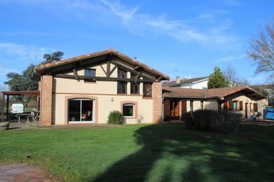 Maison traditionnelle - 211 m² - 8 pièces